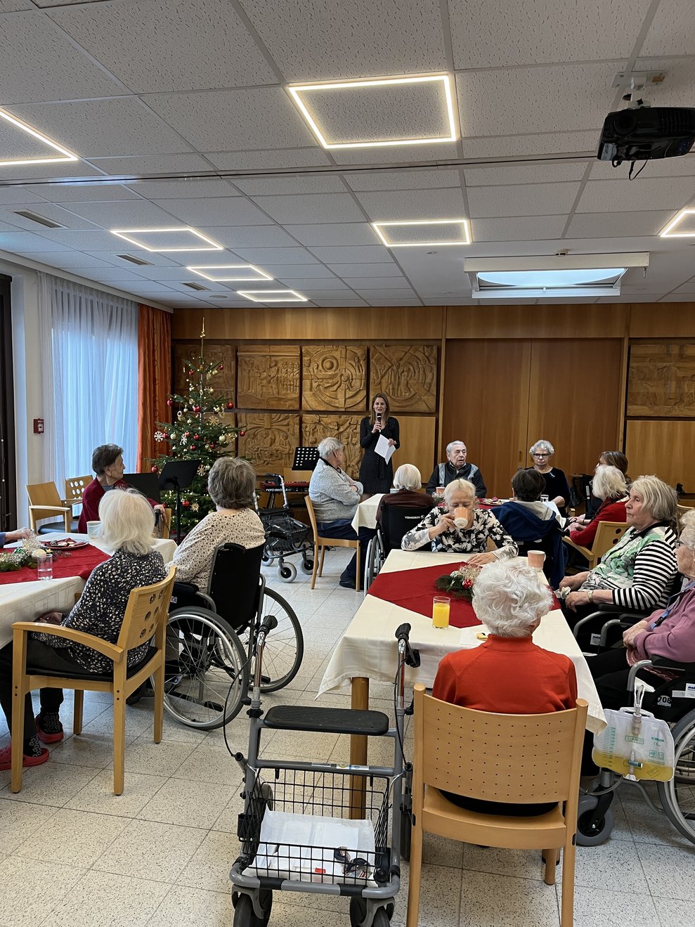 Raum mit Menschen