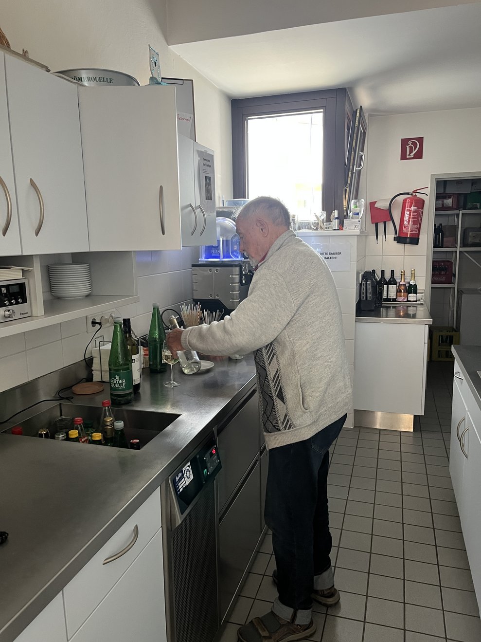 Rudi in der Cafeteria