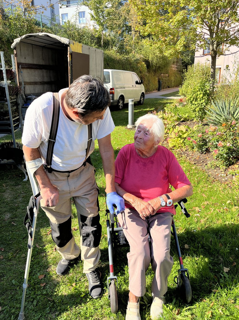 Gerald Heinrich mit Bewohnerin
